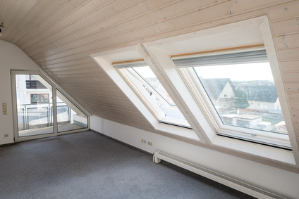 Dachwohnung-mit-Schraegen-und-Dachfenster.jpg